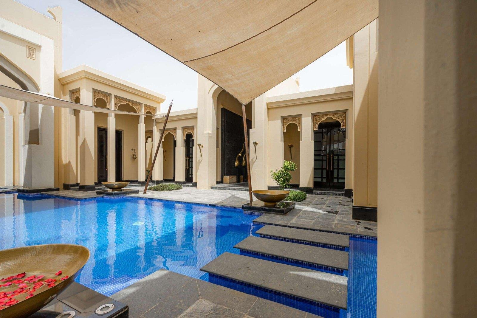 Al Areen Palace & Spa — Villa pool