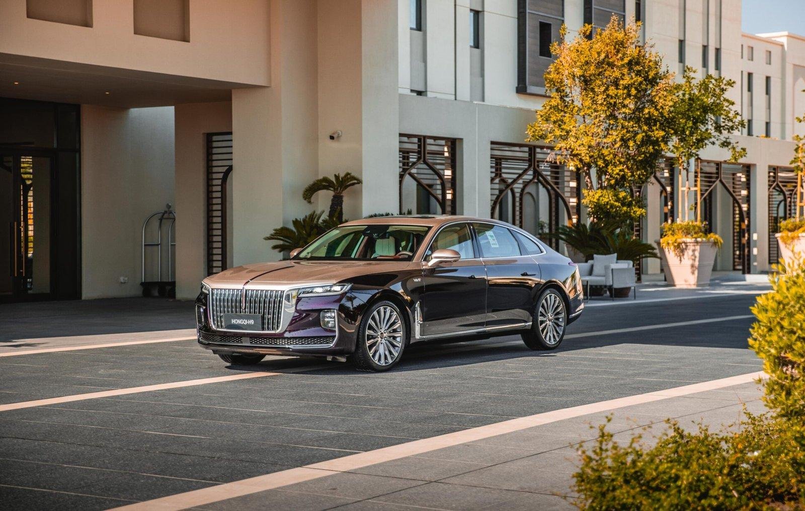 Hongqi H9 — Street presence