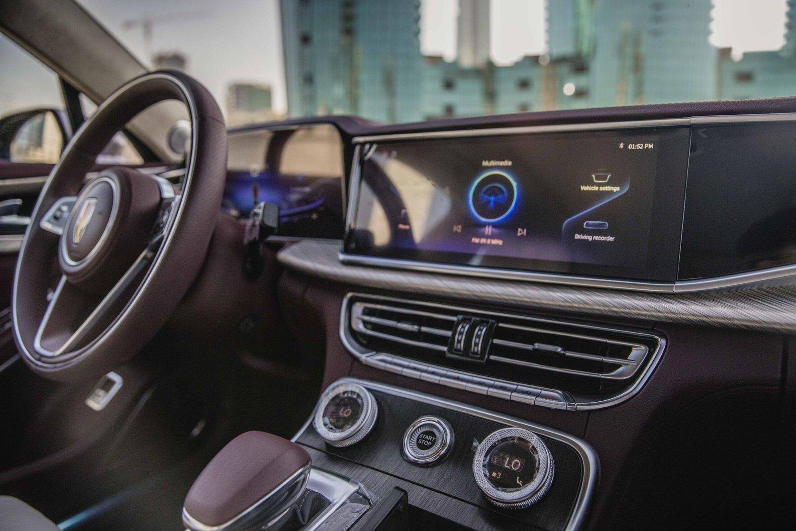 Hongqi H9 — Digital cockpit