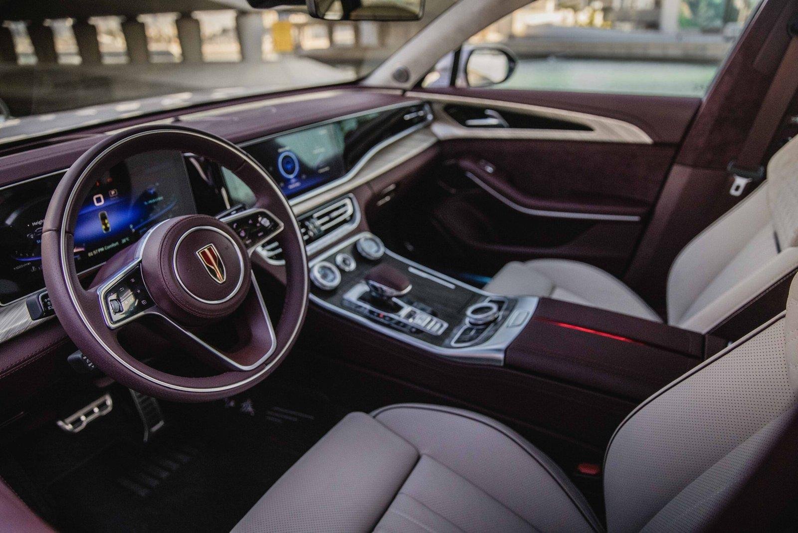 Hongqi H9 — The cabin