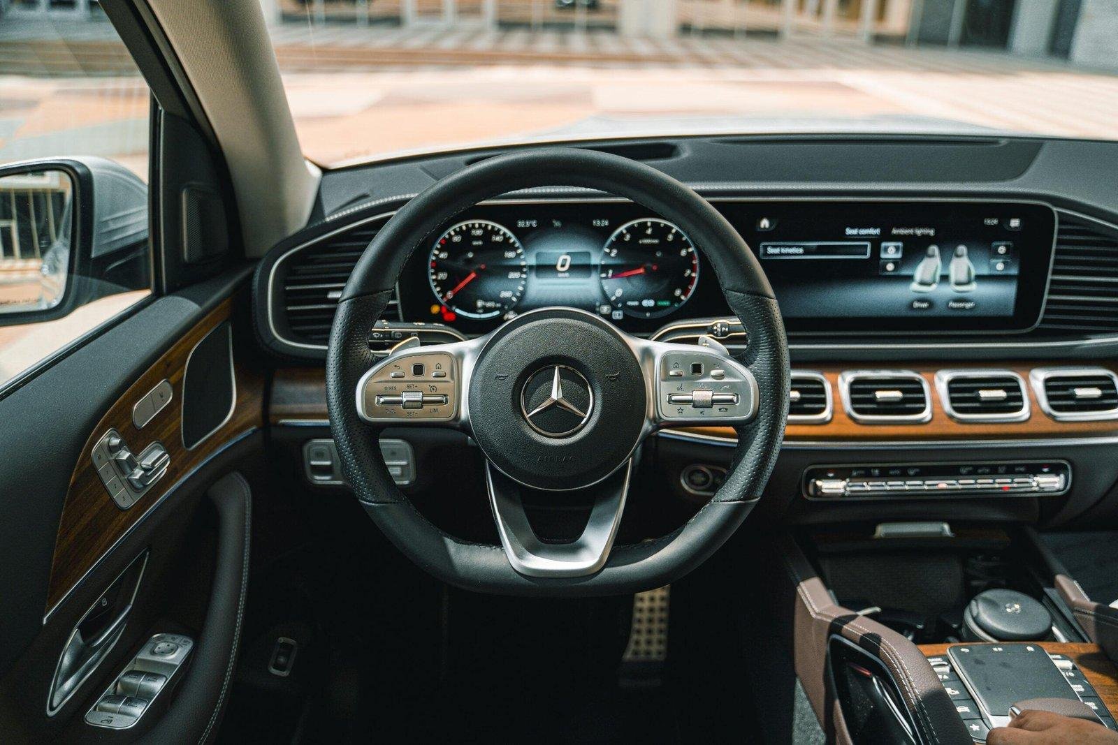 Mercedes GLS — Dashboard